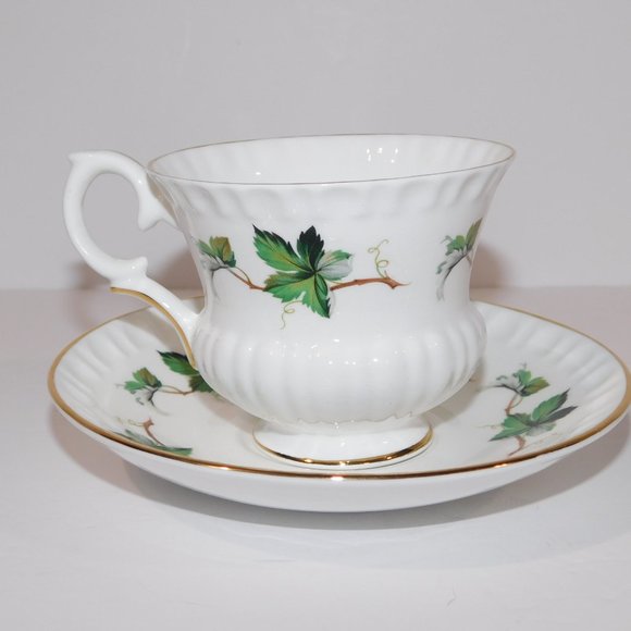 Vintage Staffordshire England Bone China Tea Cup & Saucer Green Vines - Picture 5 of 11